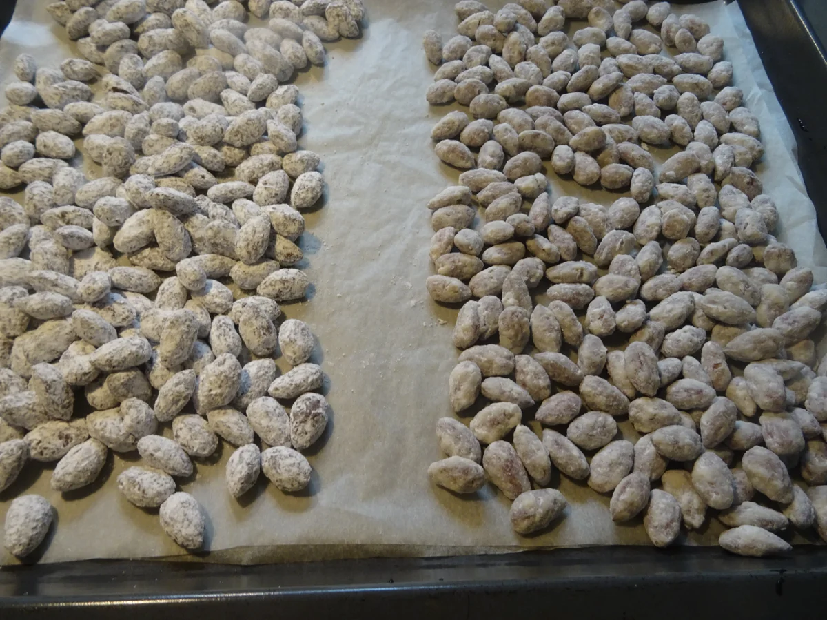 Weihnachtsmandeln mit weißer und dunkler Schokolade - Rezept - Bild Nr. 3