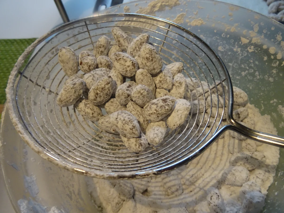 Weihnachtsmandeln mit weißer und dunkler Schokolade - Rezept - Bild Nr. 4