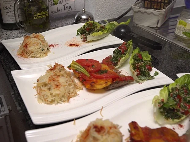 Rezept: Authentische Kafta Batata mit Reis und Taboule auf Schiffchen Bild Nr. 2 Authentische Kafta Batata mit Reis und Taboule auf Schiffchen - Rezept - Bild Nr. 2