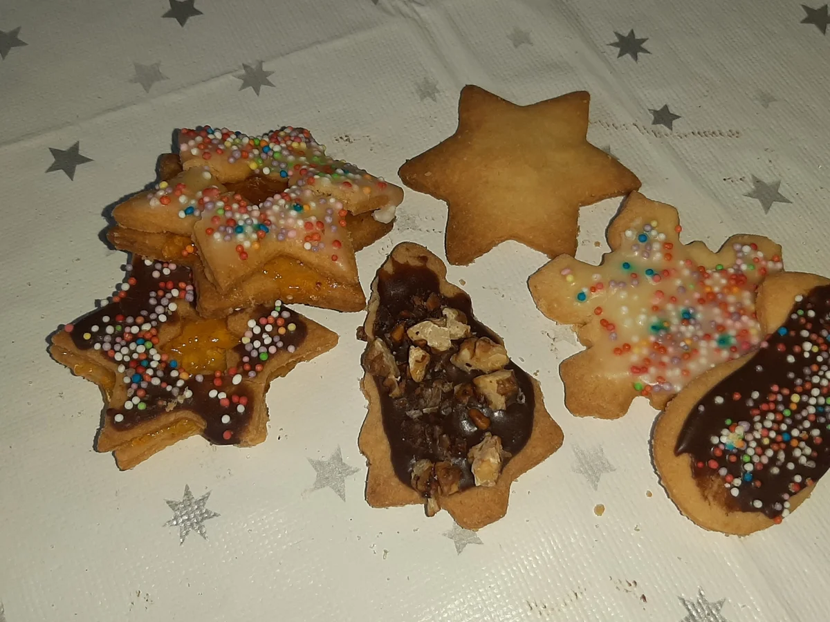 Butterplätzchen und Spitzbuben - Rezept - Bild Nr. 9585