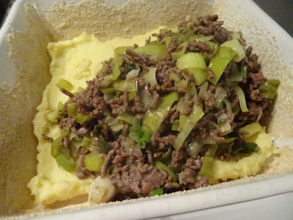 Kartoffel-Hack-Auflauf mit "integriertem Spiegelei" - Rezept - Bild Nr. 2