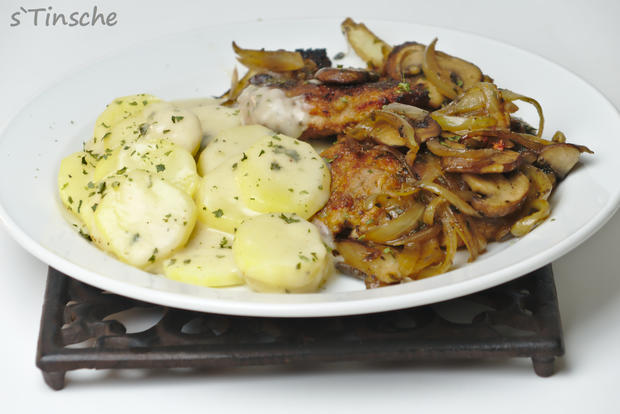 Rahmkartoffeln Dazu gabs mehlierte Schlosssteak &amp; Salat - Rezept mit ...