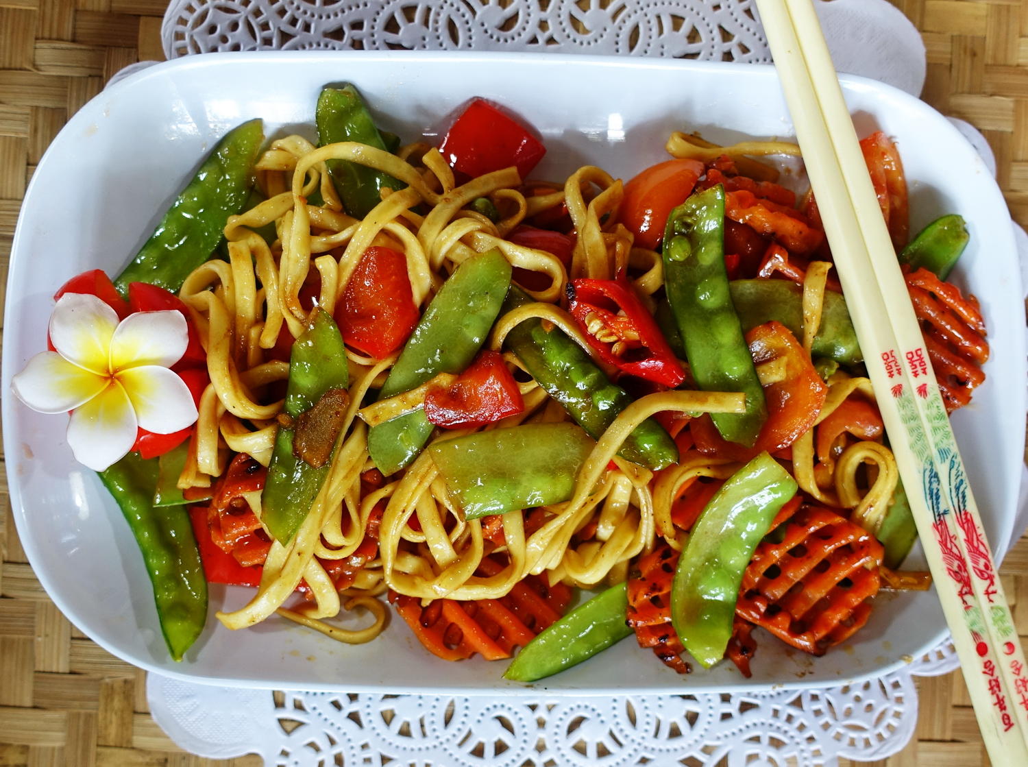 Breite Chinesische Eiernudeln Mit Gem Se Und Austernsauce Rezept