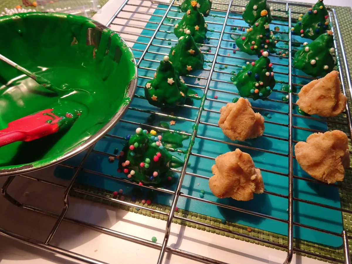 Weihnachtsbäumchen und Schneebälle - Rezept - Bild Nr. 9599