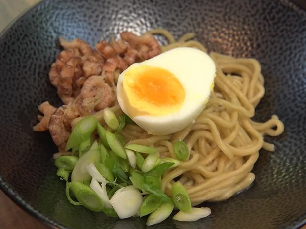Hausgemachte Ramen mit frisch gepulten Krabben und Bremer Gartengemüse - Rezept - Bild Nr. 2