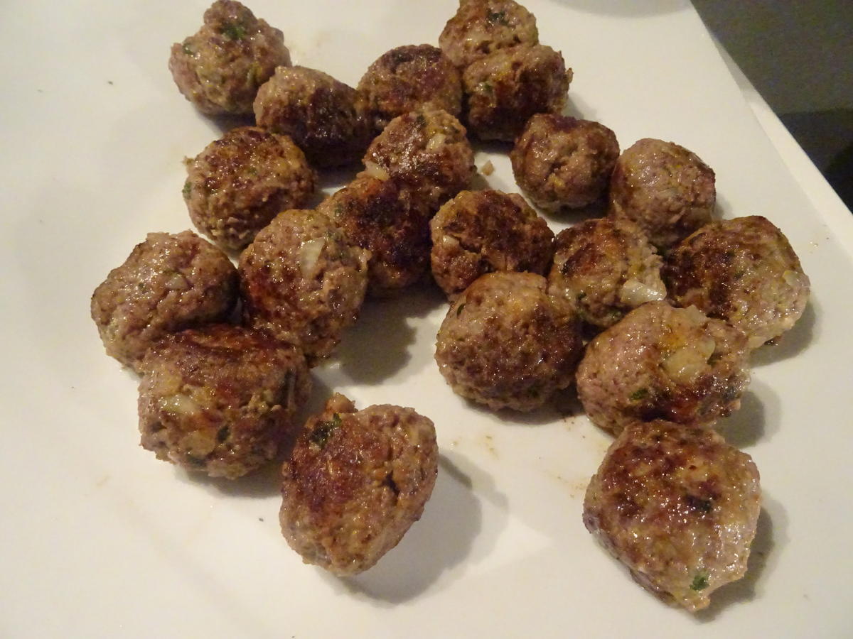 Hackbällchen in Pilz Rahmsoße mit Butter Knöpfle - einfach - von barbara62