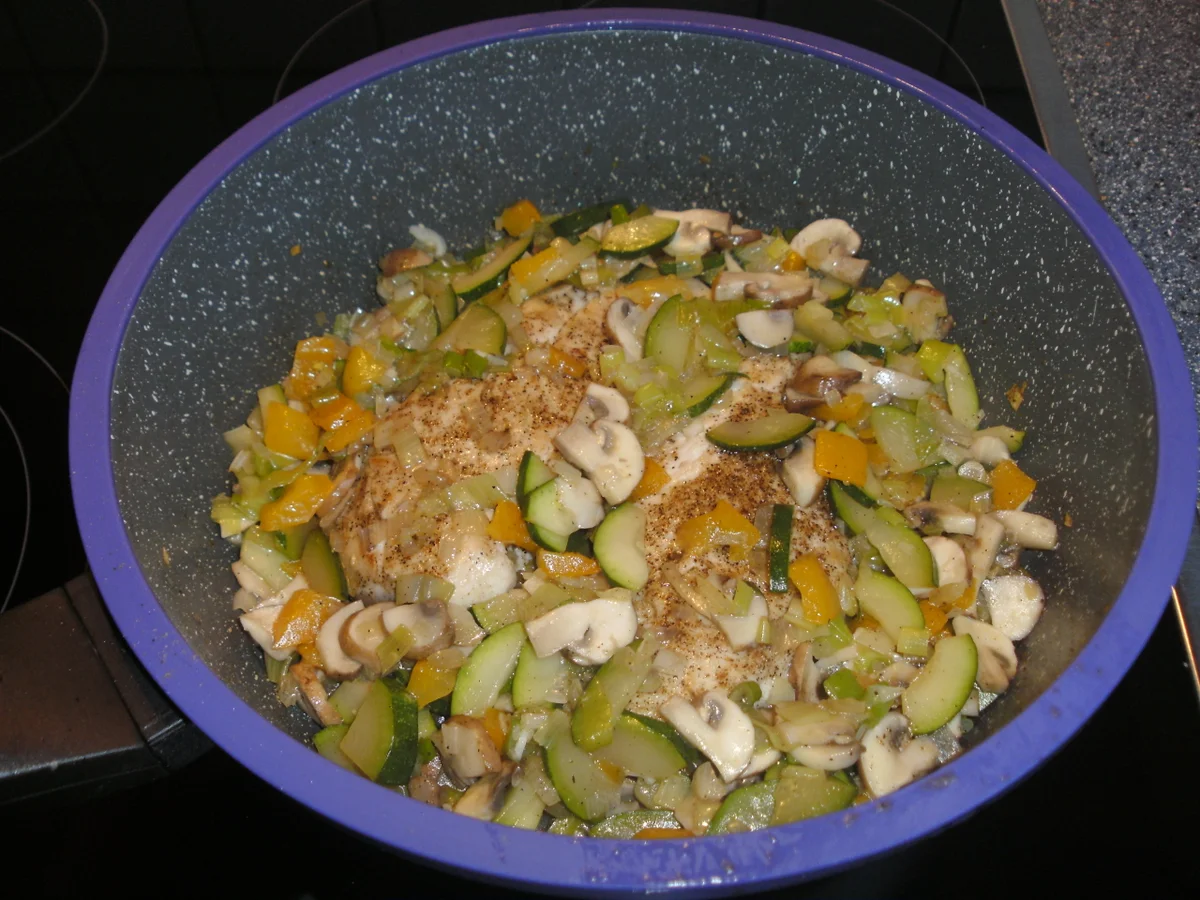 Überbackene Hähnchenfilets mit Gemüse - Rezept - Bild Nr. 3