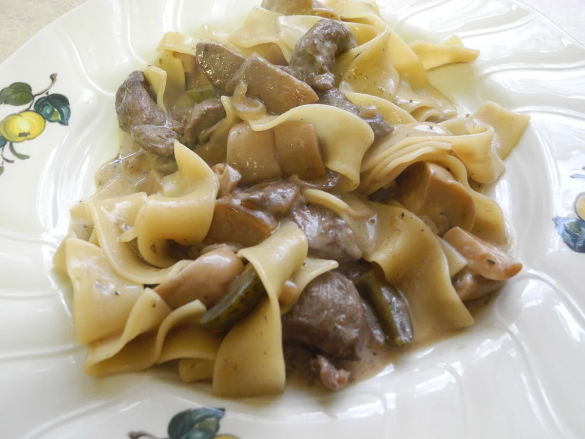 Rezept: Reh-Geschnetzeltes mit Pilzen und Papardelle Bild Nr. 2 Reh-Geschnetzeltes mit Pilzen und Papardelle - Rezept - Bild Nr. 2
