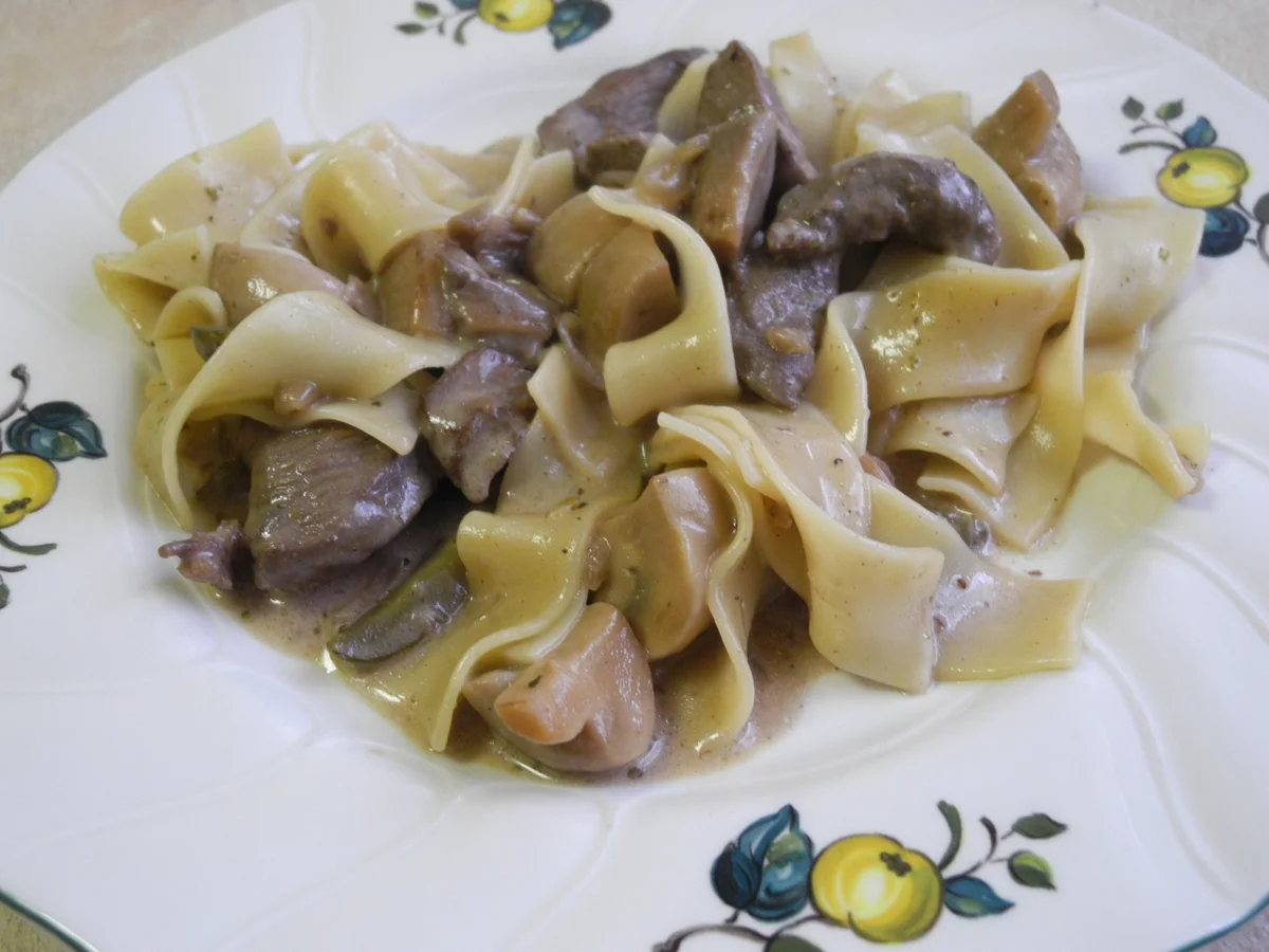 Rezept: Reh-Geschnetzeltes mit Pilzen und Papardelle Bild Nr. 3 Reh-Geschnetzeltes mit Pilzen und Papardelle - Rezept - Bild Nr. 3