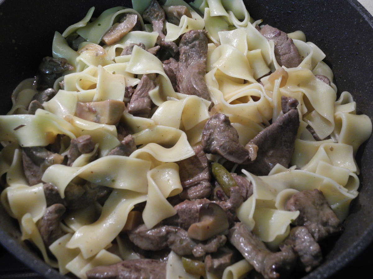 Reh-Geschnetzeltes mit Pilzen und Papardelle - Rezept - Bild Nr. 4