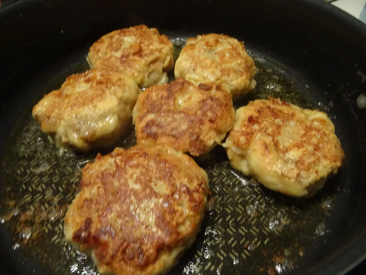 Kaspressknödel mit Rahmspitzkohl und Röstzwiebeln - Rezept - Bild Nr. 5