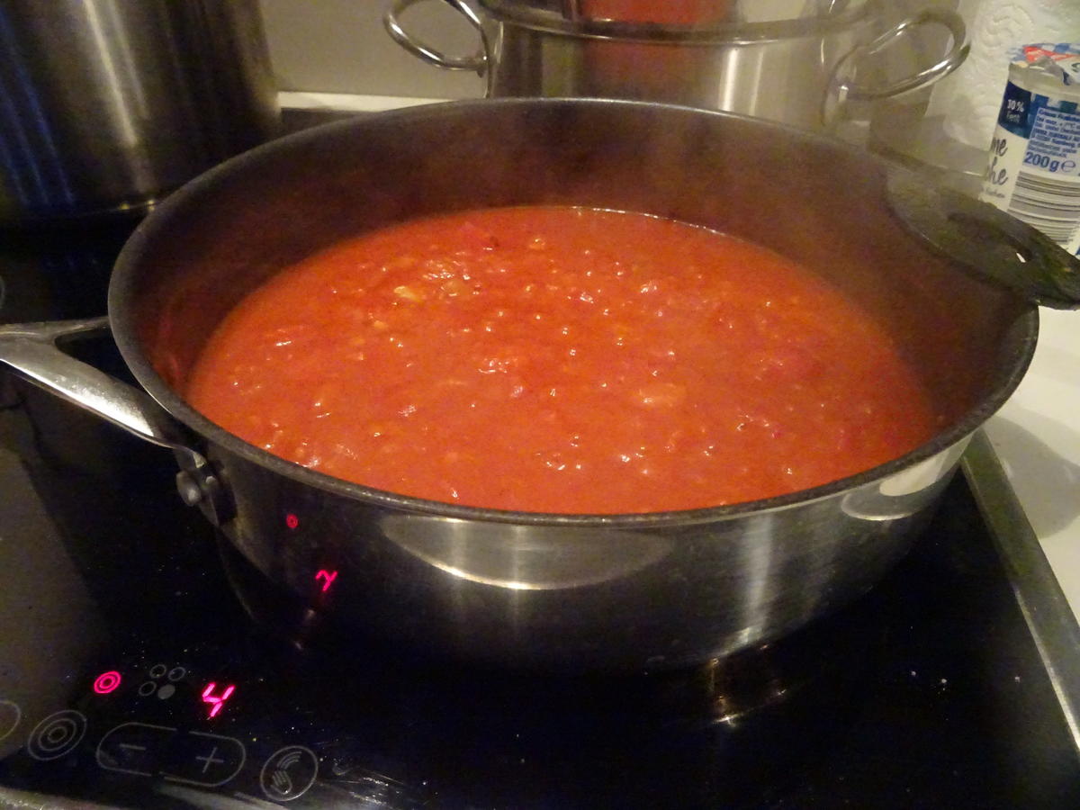 Ravioli-Sterne mit Tomaten-Parmesansoße, Zimt-Croutons und Bacon-Chip - Rezept - Bild Nr. 7