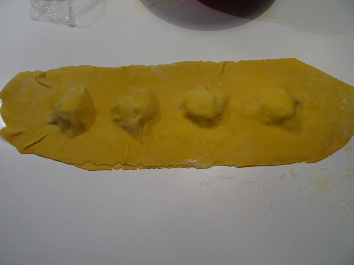 Ravioli-Sterne mit Tomaten-Parmesansoße, Zimt-Croutons und Bacon-Chip - Rezept - Bild Nr. 10