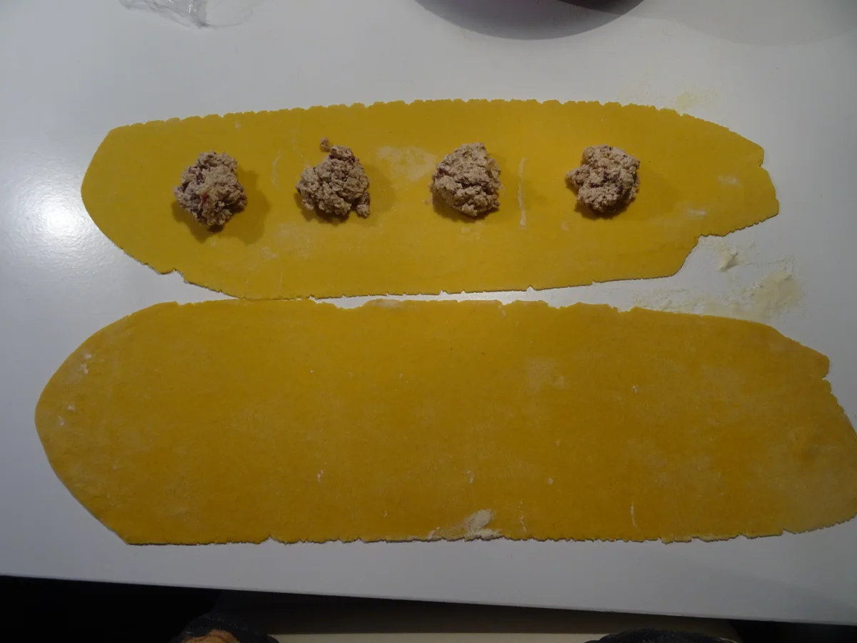 Ravioli-Sterne mit Tomaten-Parmesansoße, Zimt-Croutons und Bacon-Chip - Rezept - Bild Nr. 13