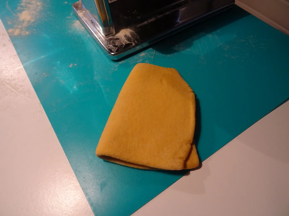 Ravioli-Sterne mit Tomaten-Parmesansoße, Zimt-Croutons und Bacon-Chip - Rezept - Bild Nr. 16