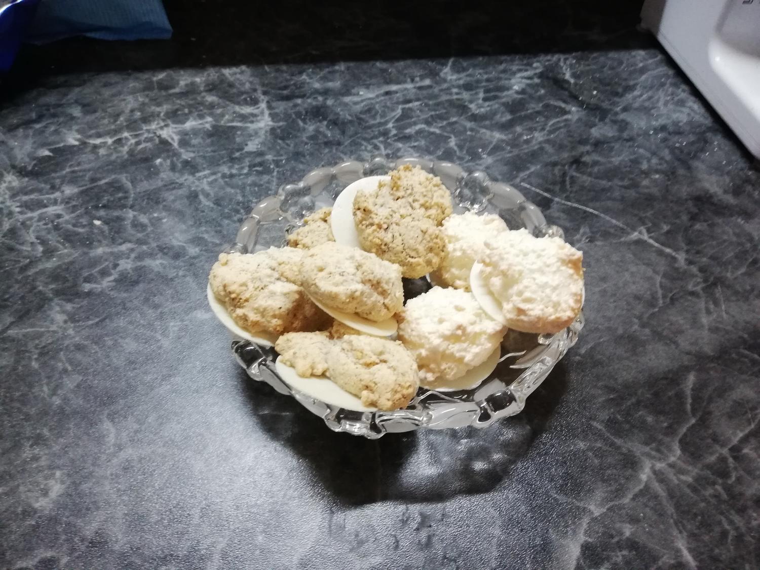 Kokos-, Mandel- und Haselnussmakronen - Rezept - kochbar.de Kokos-, Mandel- und Haselnussmakronen - Rezept - kochbar.de