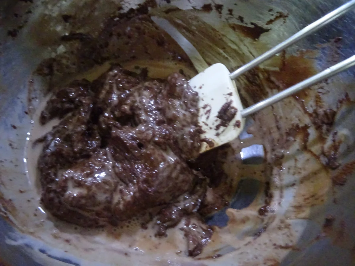 Rezept: Lebkuchen-Mousse mit Amarena-Kirsch-Soße Bild Nr. 3 Lebkuchen-Mousse mit Amarena-Kirsch-Soße - Rezept - Bild Nr. 3