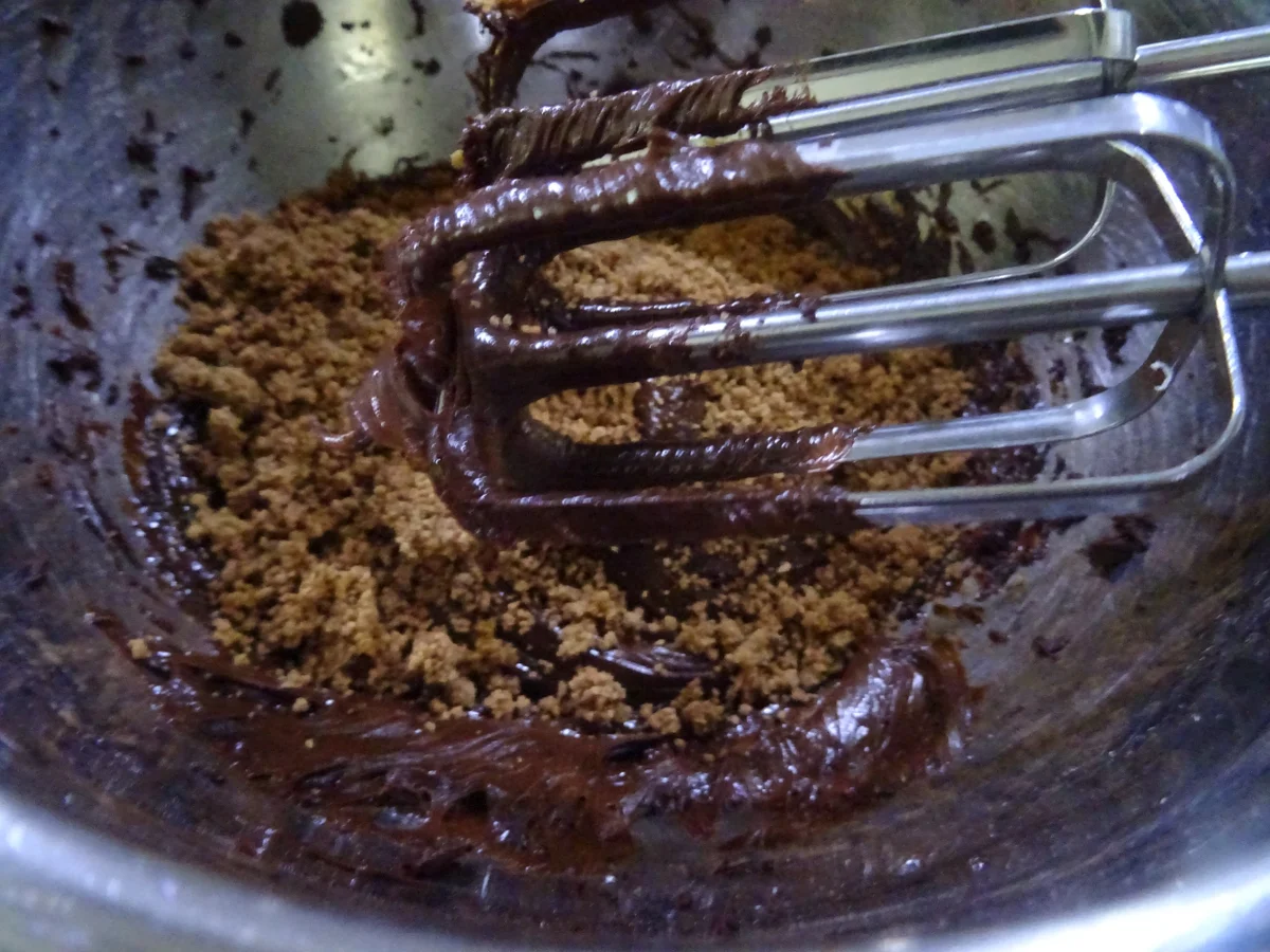 Rezept: Lebkuchen-Mousse mit Amarena-Kirsch-Soße Bild Nr. 4 Lebkuchen-Mousse mit Amarena-Kirsch-Soße - Rezept - Bild Nr. 4