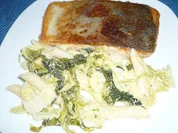 Lachsfilet mit Wirsingnudeln an Meerrettichsauce - Rezept - Bild Nr. 2