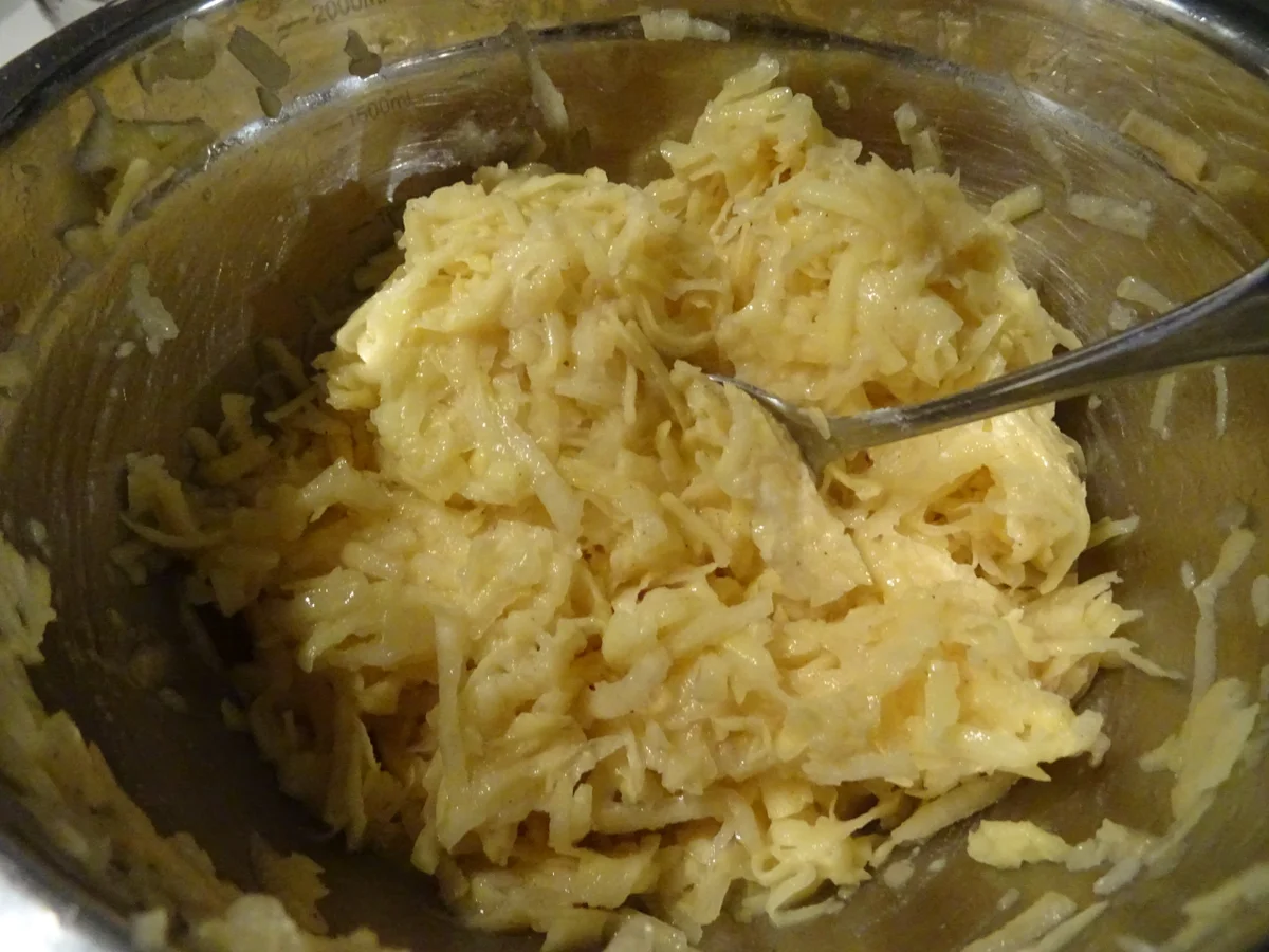 Rezept: Barbarie-Entenbrust mit Glühwein-Lebkuchensoße und Steckrüben-Rösti Bild Nr. 11 Barbarie-Entenbrust mit Glühwein-Lebkuchensoße und Steckrüben-Rösti - Rezept - Bild Nr. 11