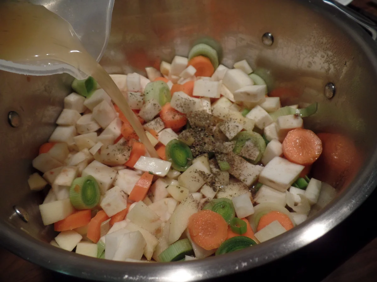 Rezept: Gemüse-Apfel-Suppe Bild Nr. 9636 Gemüse-Apfel-Suppe - Rezept - Bild Nr. 9636