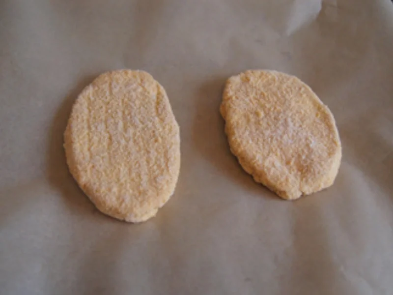 Wiener Schnitzel vom Schwein mit Honig-Bundmöhren und Sahne-Kartoffelstampf - Rezept - Bild Nr. 4