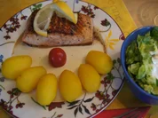 Rezept: Lachsfilet mit Meerrettichsauce, Drillingen und Romana Salat Bild Nr. 2 Lachsfilet mit Meerrettichsauce, Drillingen und Romana Salat - Rezept - Bild Nr. 2