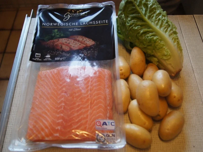 Rezept: Lachsfilet mit Meerrettichsauce, Drillingen und Romana Salat Bild Nr. 3 Lachsfilet mit Meerrettichsauce, Drillingen und Romana Salat - Rezept - Bild Nr. 3