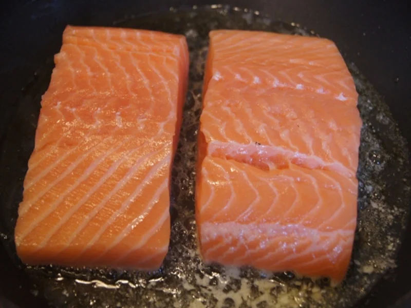 Rezept: Lachsfilet mit Meerrettichsauce, Drillingen und Romana Salat Bild Nr. 5 Lachsfilet mit Meerrettichsauce, Drillingen und Romana Salat - Rezept - Bild Nr. 5