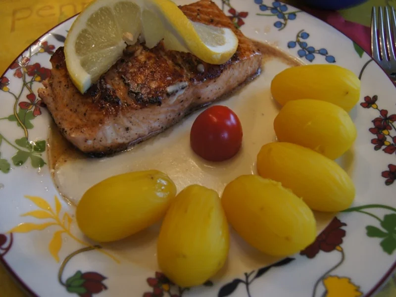 Rezept: Lachsfilet mit Meerrettichsauce, Drillingen und Romana Salat Bild Nr. 17 Lachsfilet mit Meerrettichsauce, Drillingen und Romana Salat - Rezept - Bild Nr. 17