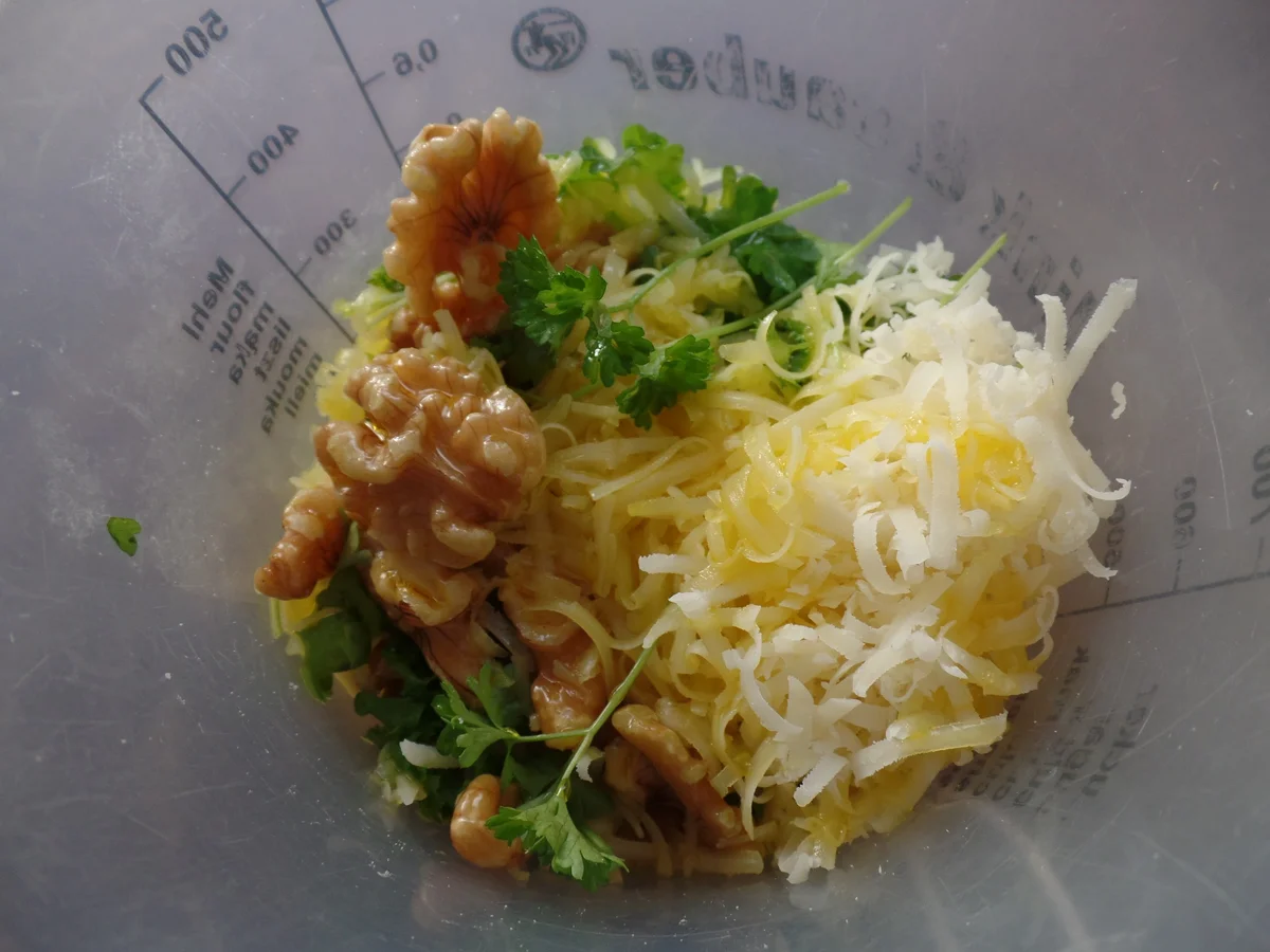 Rezept: Möhren-Pasta mit Walnuss-Petersilien -Pesto Bild Nr. 9654 Möhren-Pasta mit Walnuss-Petersilien -Pesto - Rezept - Bild Nr. 9654