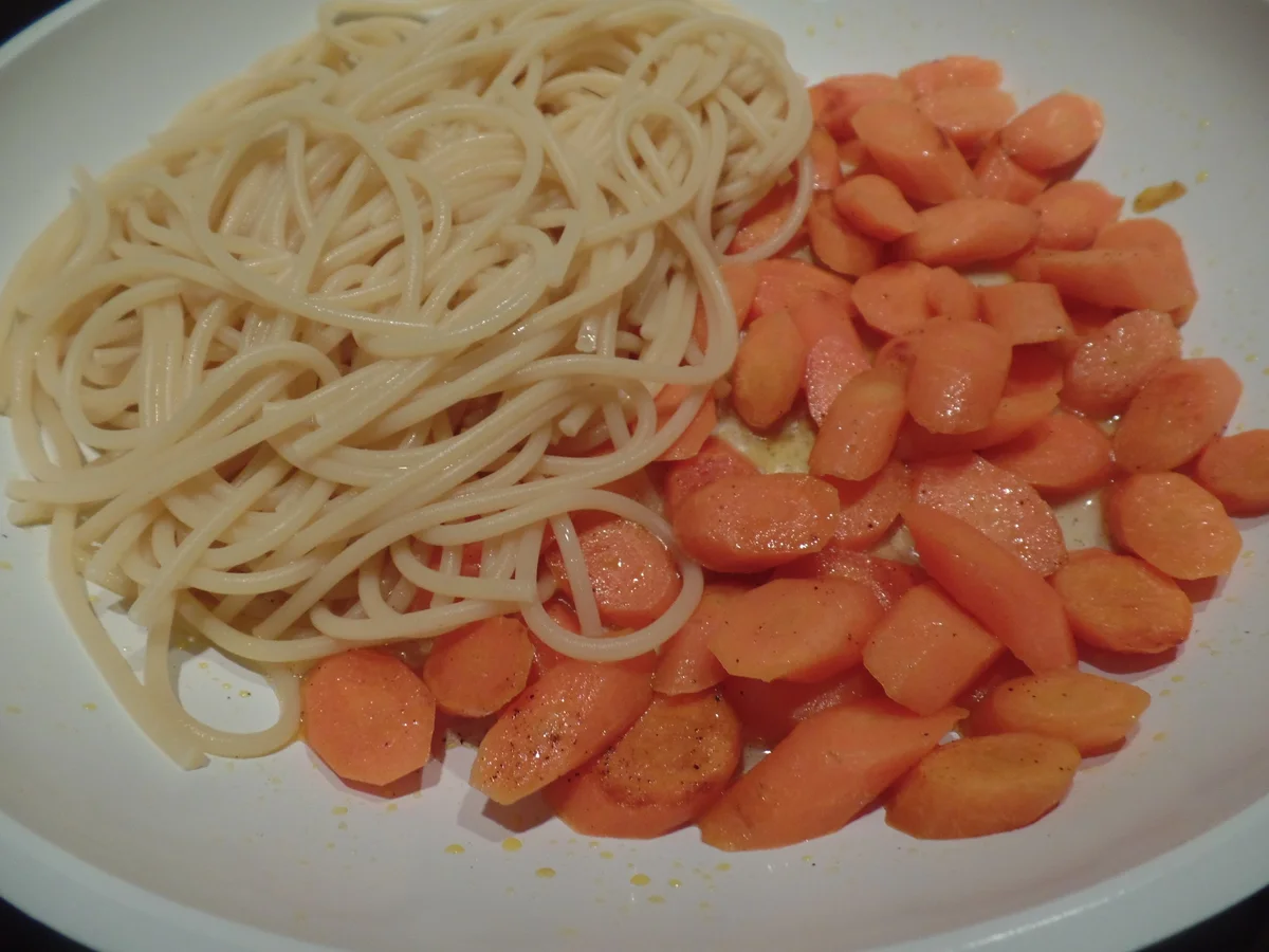 Rezept: Möhren-Pasta mit Walnuss-Petersilien -Pesto Bild Nr. 9664 Möhren-Pasta mit Walnuss-Petersilien -Pesto - Rezept - Bild Nr. 9664