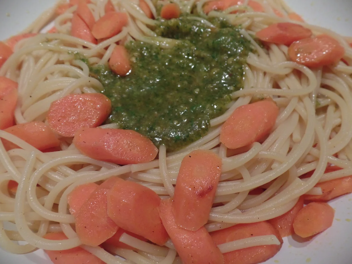 Rezept: Möhren-Pasta mit Walnuss-Petersilien -Pesto Bild Nr. 9666 Möhren-Pasta mit Walnuss-Petersilien -Pesto - Rezept - Bild Nr. 9666