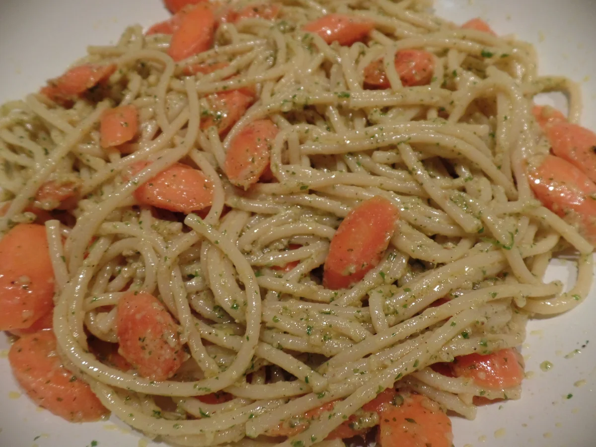 Rezept: Möhren-Pasta mit Walnuss-Petersilien -Pesto Bild Nr. 9667 Möhren-Pasta mit Walnuss-Petersilien -Pesto - Rezept - Bild Nr. 9667
