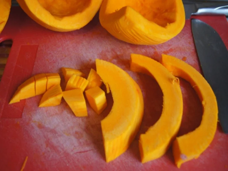 Rezept: Kürbissuppe mit pikanter Rinderhackeinlage Bild Nr. 9657 Kürbissuppe mit pikanter Rinderhackeinlage - Rezept - Bild Nr. 9657