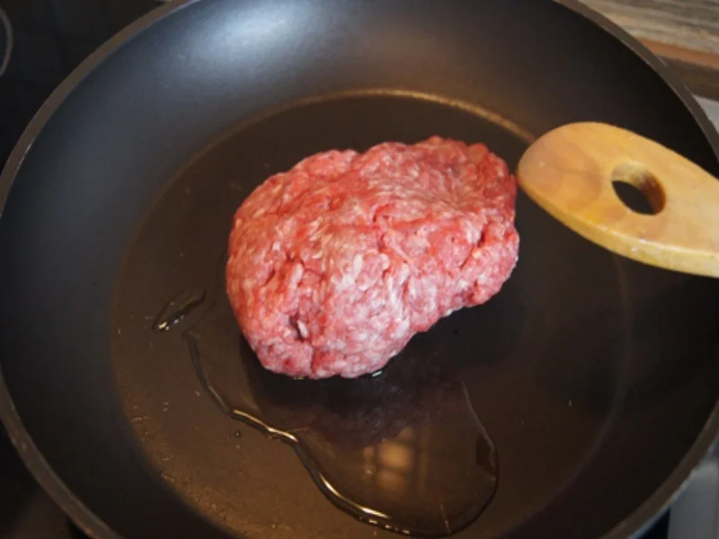 Rezept: Kürbissuppe mit pikanter Rinderhackeinlage Bild Nr. 9665 Kürbissuppe mit pikanter Rinderhackeinlage - Rezept - Bild Nr. 9665