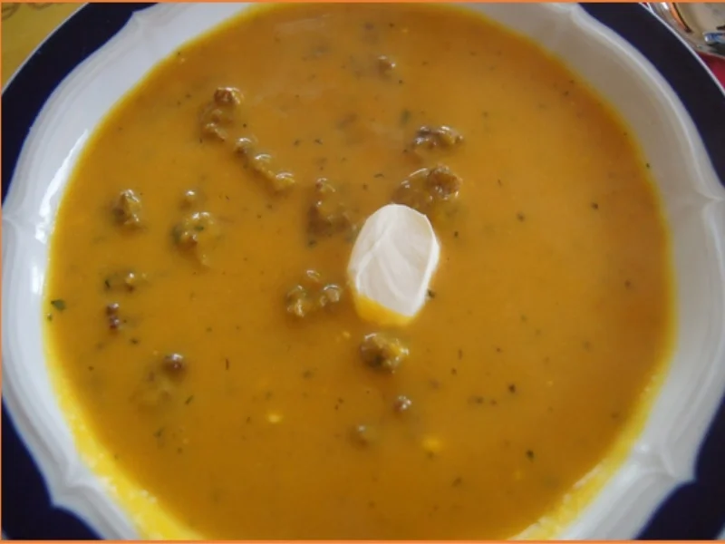 Rezept: Kürbissuppe mit pikanter Rinderhackeinlage Bild Nr. 9674 Kürbissuppe mit pikanter Rinderhackeinlage - Rezept - Bild Nr. 9674