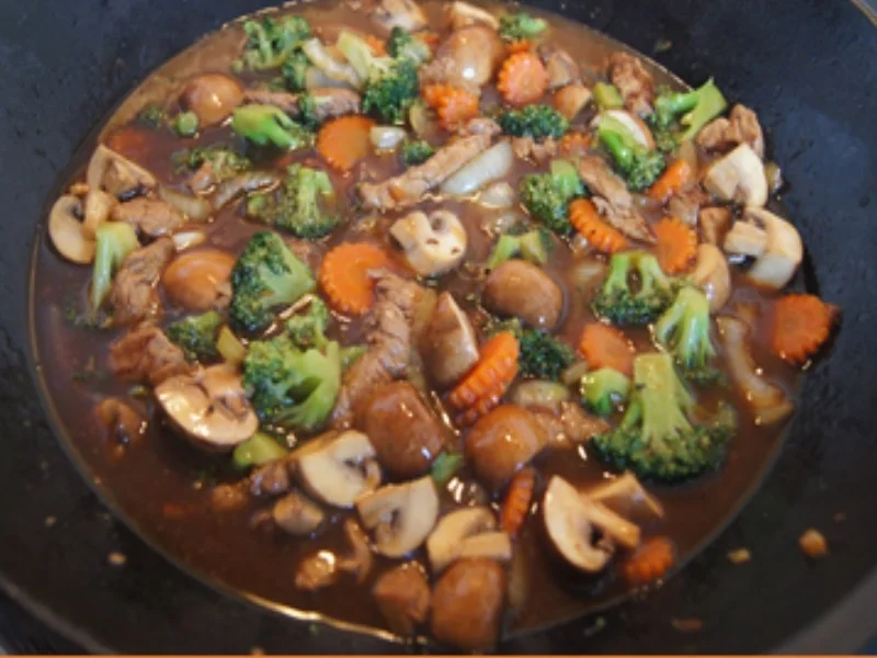 Schweinefilet mit Brokkoli und Gemüsemix im Wok mit gelben Basmatireis - Rezept - Bild Nr. 23