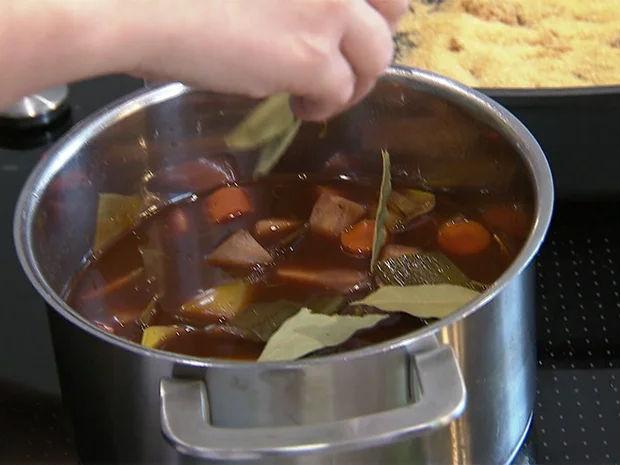 Iberico-Bäckchen sous vide gegart in Portweinjus - Rezept - Bild Nr. 2