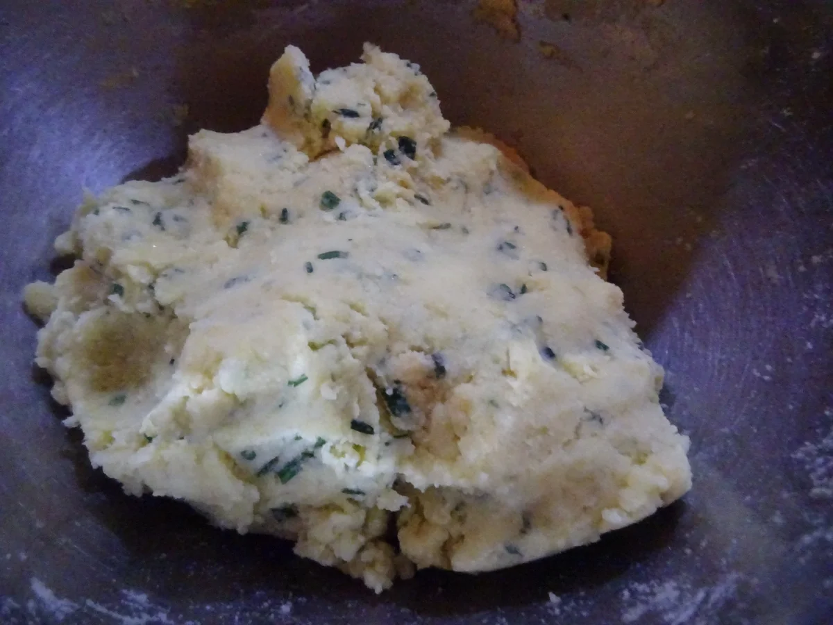 Kartoffel-Strudel mit zweierlei Füllung und Gurkensalat - Rezept - Bild Nr. 11