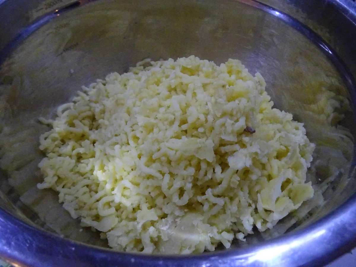 Kartoffel-Strudel mit zweierlei Füllung und Gurkensalat - Rezept - Bild Nr. 12