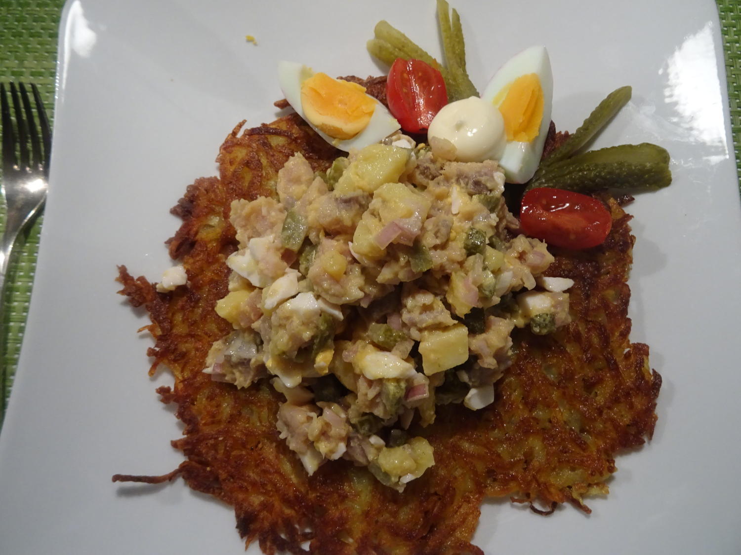 Matjes-Salat auf XXL-Rösti - Rezept mit Bild - kochbar.de