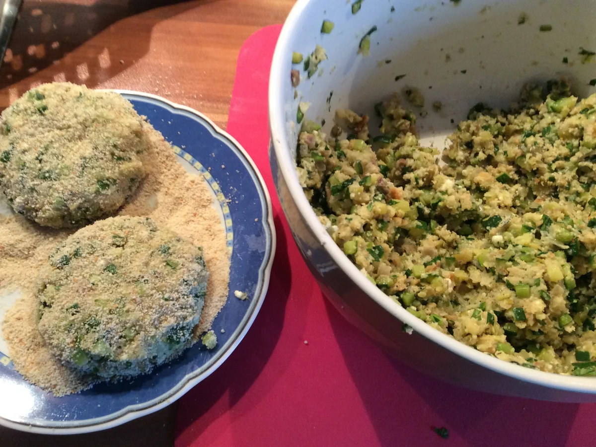 Zucchini-Bratlinge mit Feta und Oliven - Rezept - Bild Nr. 5