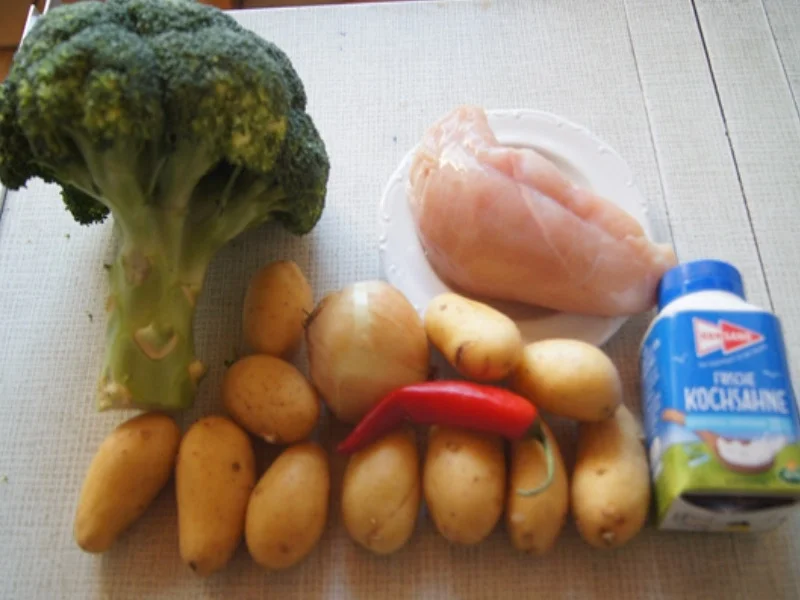 Rezept: Hähnchenbrustfilet-Geschnetzeltes mit Brokkoli und Drillingen Bild Nr. 3 Hähnchenbrustfilet-Geschnetzeltes mit Brokkoli und Drillingen - Rezept - Bild Nr. 3