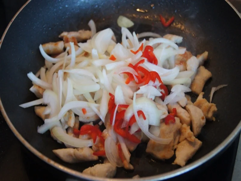 Rezept: Hähnchenbrustfilet-Geschnetzeltes mit Brokkoli und Drillingen Bild Nr. 9 Hähnchenbrustfilet-Geschnetzeltes mit Brokkoli und Drillingen - Rezept - Bild Nr. 9