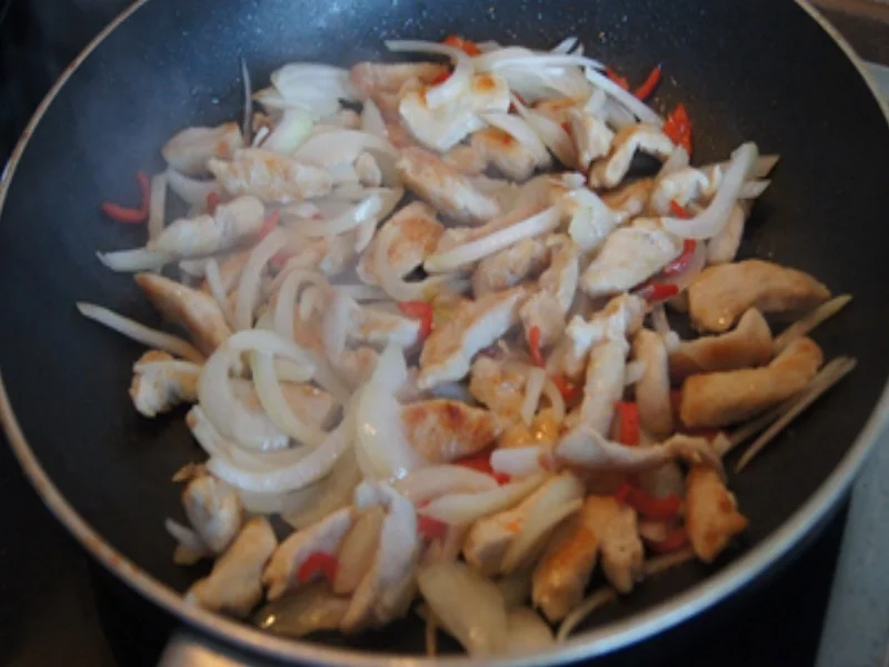 Rezept: Hähnchenbrustfilet-Geschnetzeltes mit Brokkoli und Drillingen Bild Nr. 10 Hähnchenbrustfilet-Geschnetzeltes mit Brokkoli und Drillingen - Rezept - Bild Nr. 10