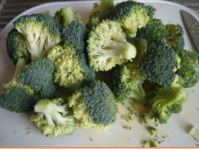 Rezept: Hähnchenbrustfilet-Geschnetzeltes mit Brokkoli und Drillingen Bild Nr. 14 Hähnchenbrustfilet-Geschnetzeltes mit Brokkoli und Drillingen - Rezept - Bild Nr. 14