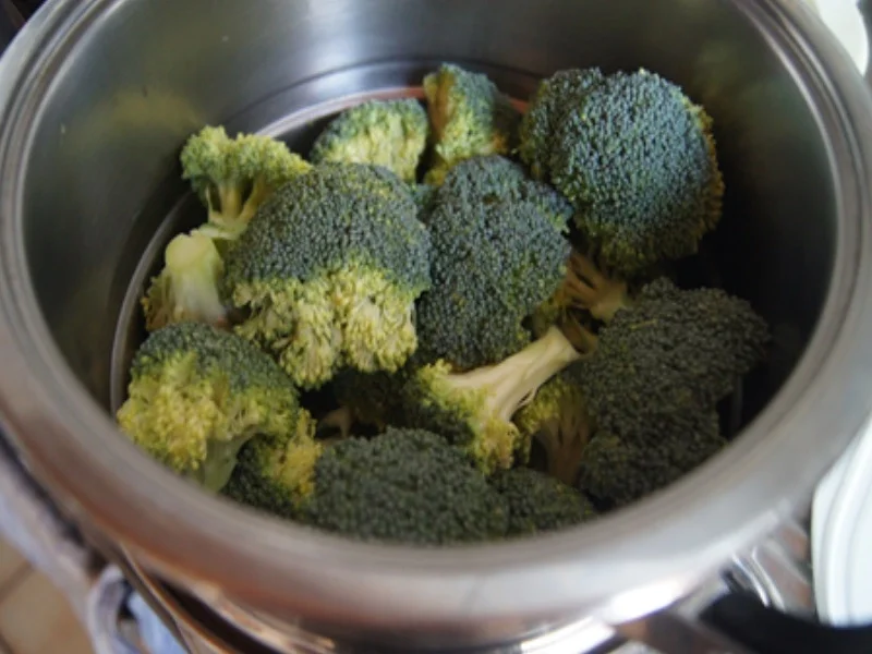 Rezept: Hähnchenbrustfilet-Geschnetzeltes mit Brokkoli und Drillingen Bild Nr. 15 Hähnchenbrustfilet-Geschnetzeltes mit Brokkoli und Drillingen - Rezept - Bild Nr. 15