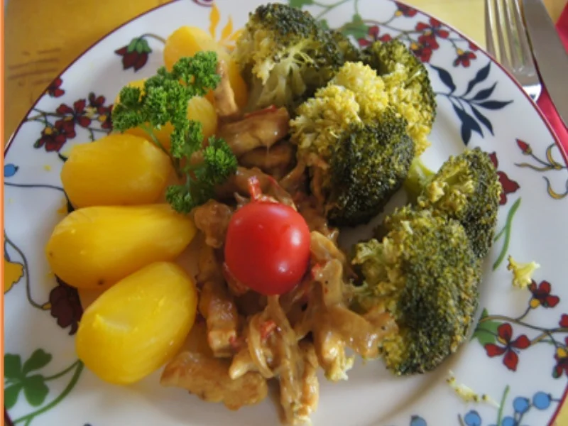 Rezept: Hähnchenbrustfilet-Geschnetzeltes mit Brokkoli und Drillingen Bild Nr. 20 Hähnchenbrustfilet-Geschnetzeltes mit Brokkoli und Drillingen - Rezept - Bild Nr. 20