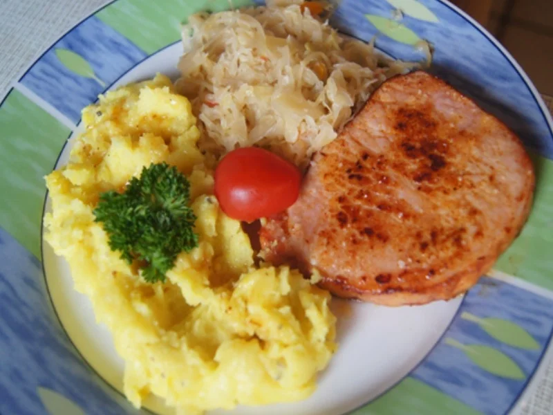Kasseler mit herzhaften Sauerkraut und Kartoffel-stampf - Rezept - Bild Nr. 2
